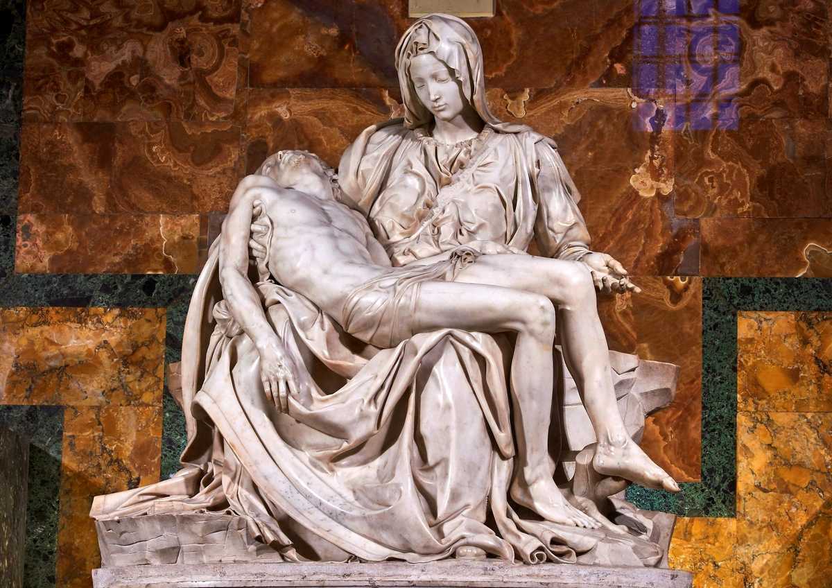 Michelangelo's_Pietà