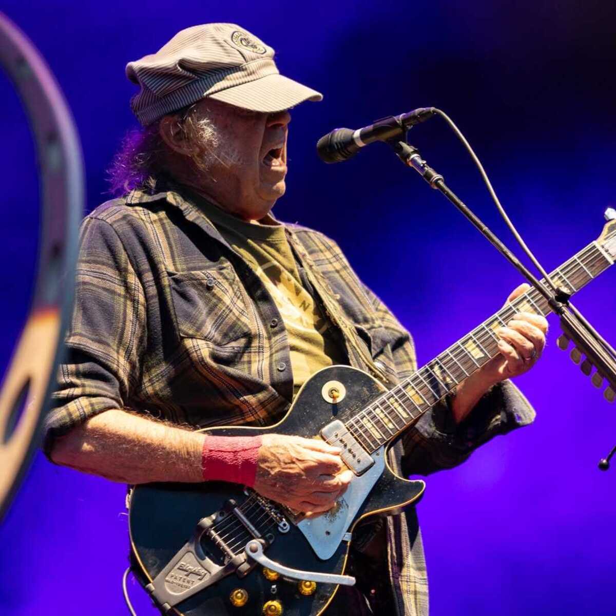 @neilyoung last night at Malahide Castle, Dublin ahead of his Glastonbury headlining slot on Saturday???? @owen