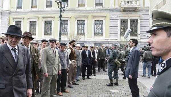 Εικόνες από τα γυρίσματα του Ουζερί Τσιτσάνης 5 Εικόνες από τα γυρίσματα του Ουζερί Τσιτσάνης 5