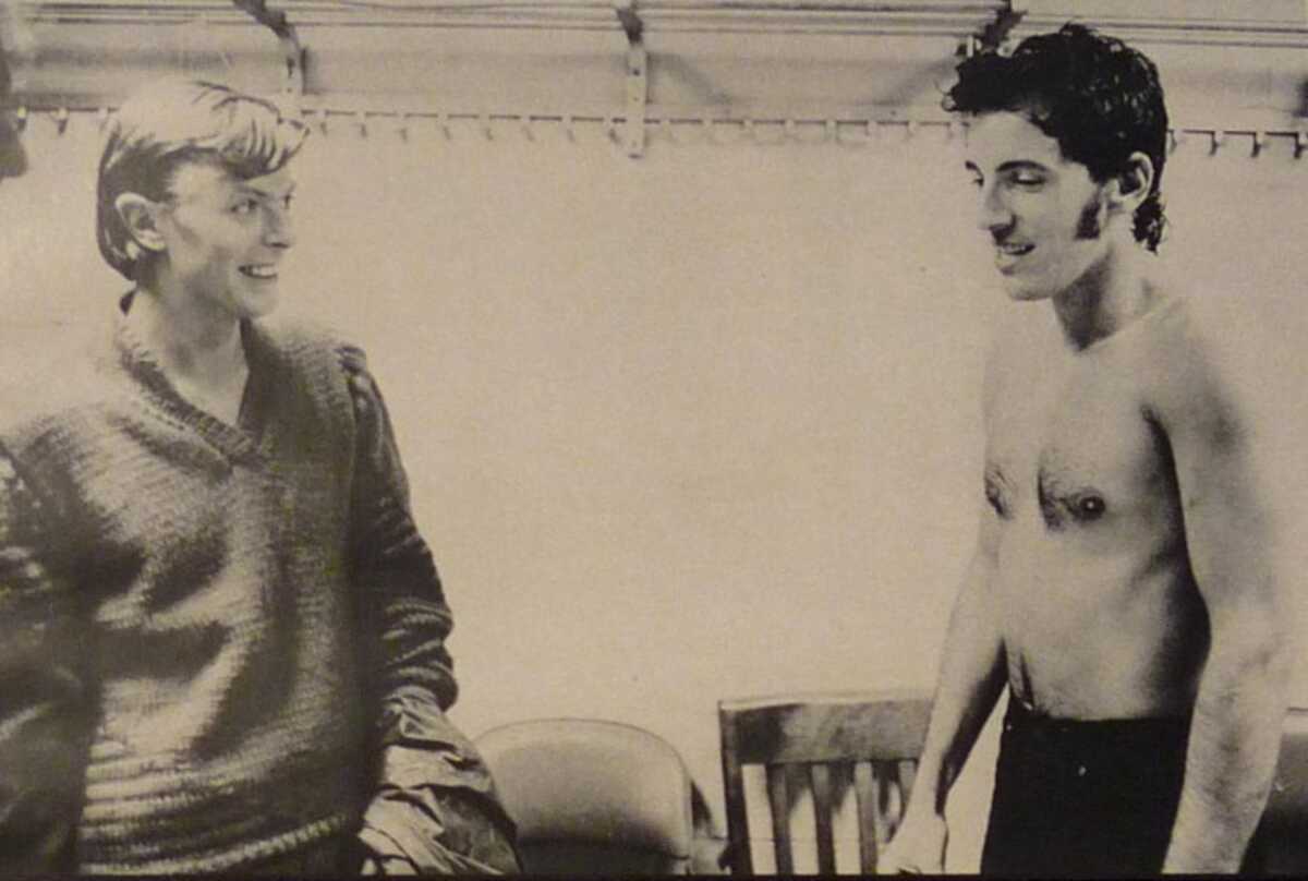 ο springsteen διασκευαζει bowie live