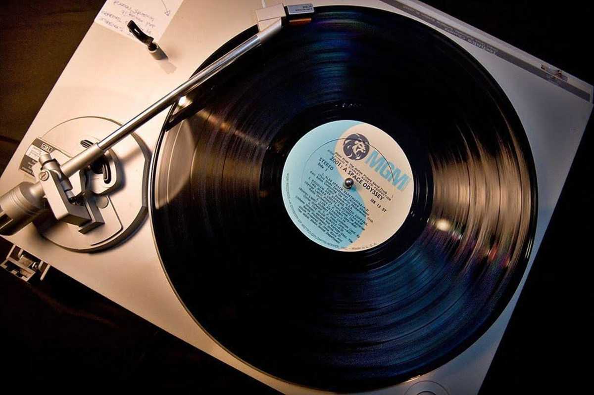 vinyl-is-back-2016