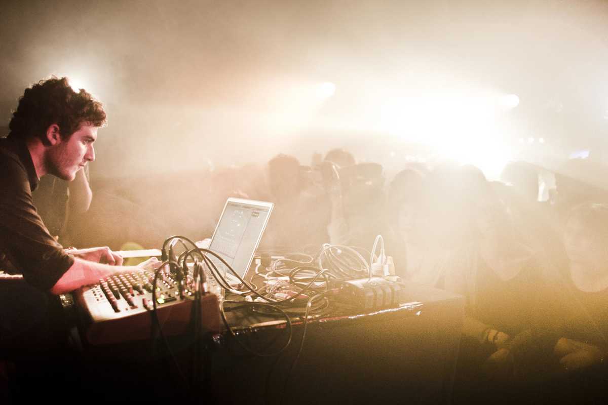 nicolas-jaar-athens-2017-live