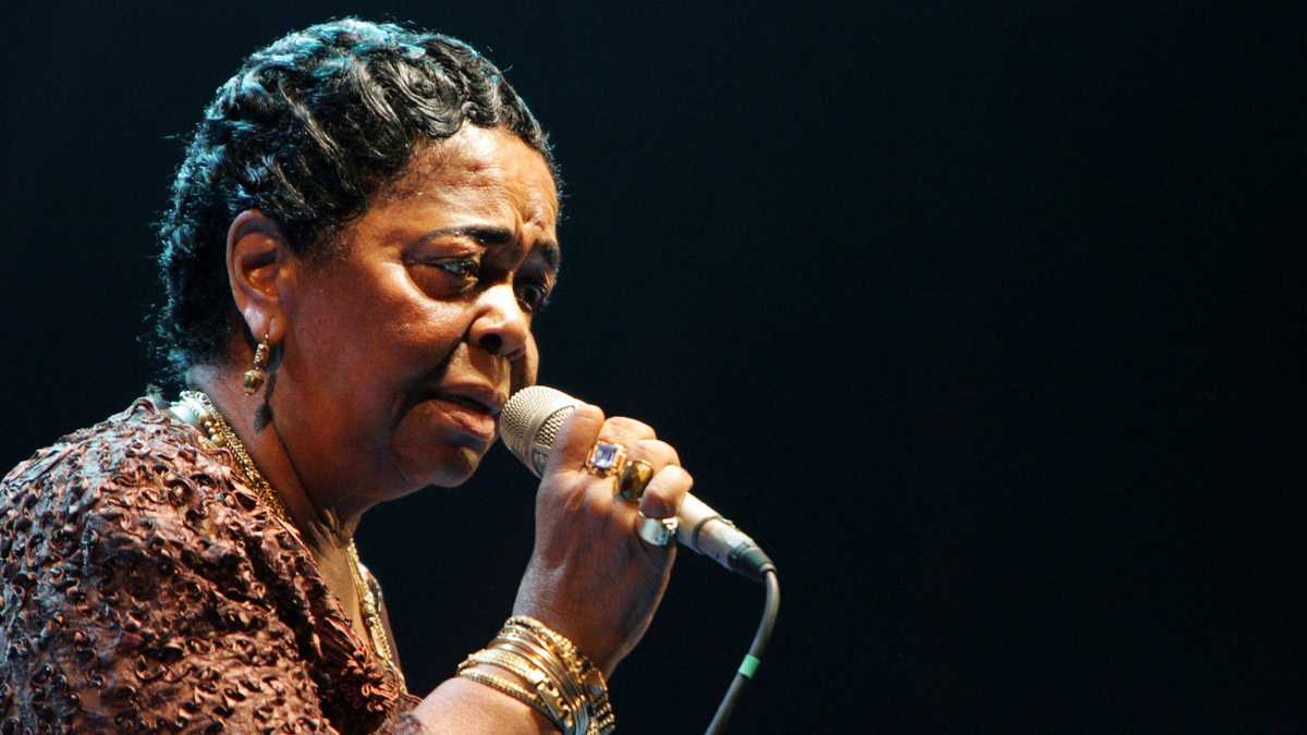 cesaria-evora-dulce-pontes-athens-2017