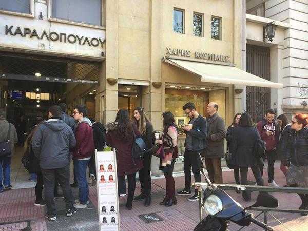Πολύς κόσμος στην 1η μέρα της προπώλησης της συναυλίας των Arctic Monkeys!