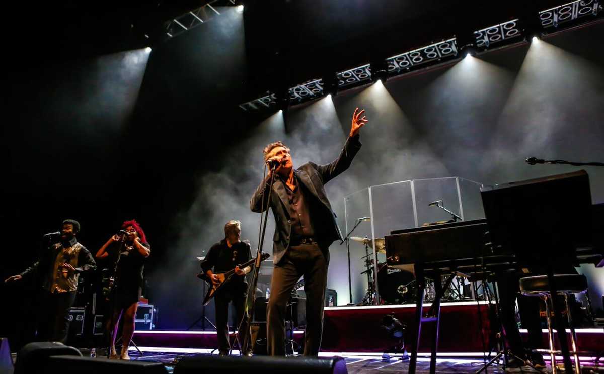 Ξεκινάει σήμερα η προπώληση εισιτηρίων για τη συναυλία του Bryan Ferry