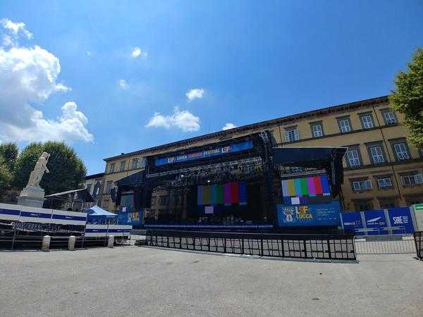 φεστιβάλ της Lucca στην Τοσκάνη της Ιταλίας που γίνεται στη Piazza Napoleone